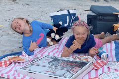 FriendsPizzaBeachFire2022_StephStell